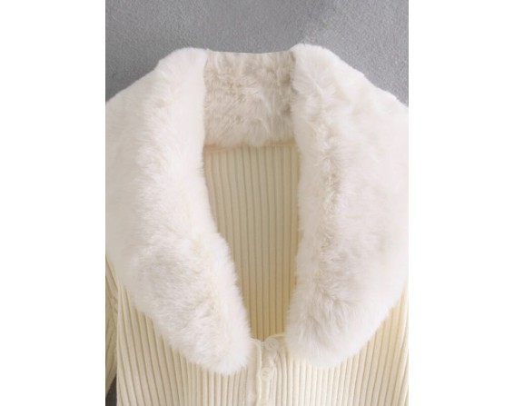 Beige Fur Collar Knitted Cardigan | Yoon – STAYC