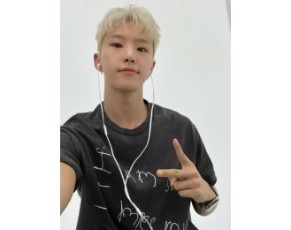 Black ‘I Am Sad’ Printed T-Shirt | Hoshi – Seventeen